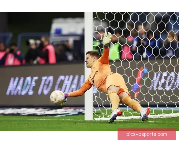 巴塞罗那官方宣布门将特尔施特根成功完成膝盖手术